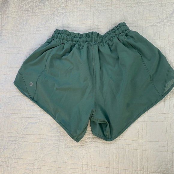 Lululemon hotty hot shorts Green - Picture 1 of 4